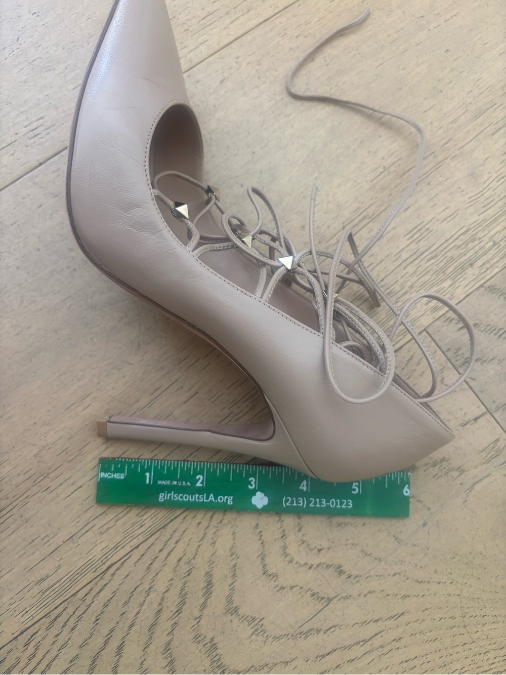 Valentino Garavani Beige Lace-Up Rockstud Pointed Pumps - Picture 7 of 7